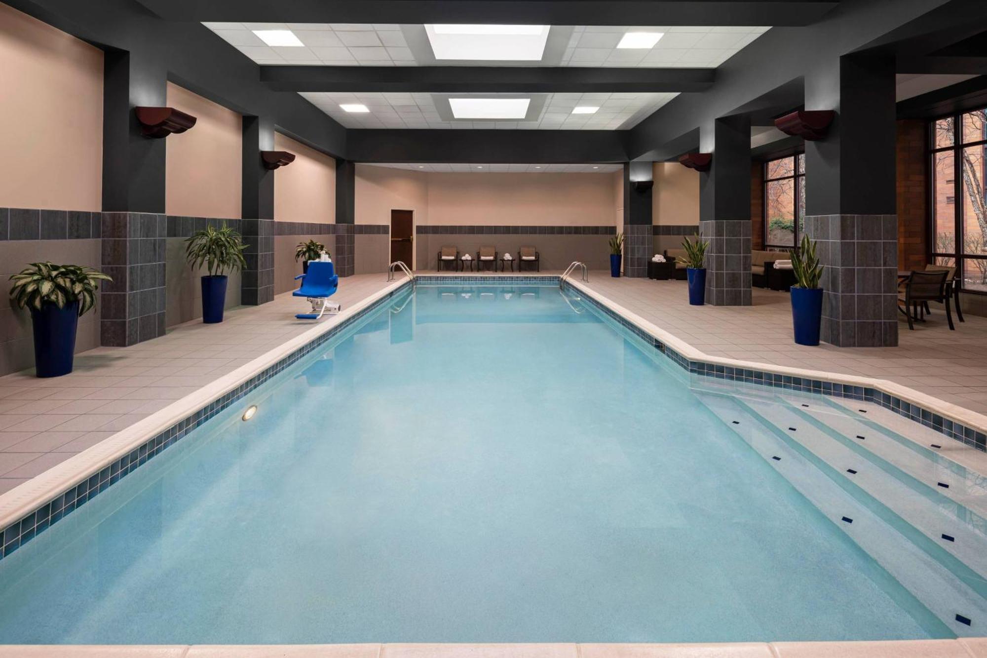 Pittsburgh Marriott North Hotel Cranberry Township Exterior photo